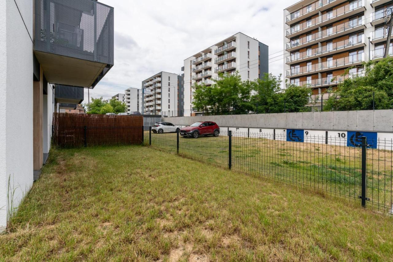 With Garden Dmowskiego 81 By Renters Posen