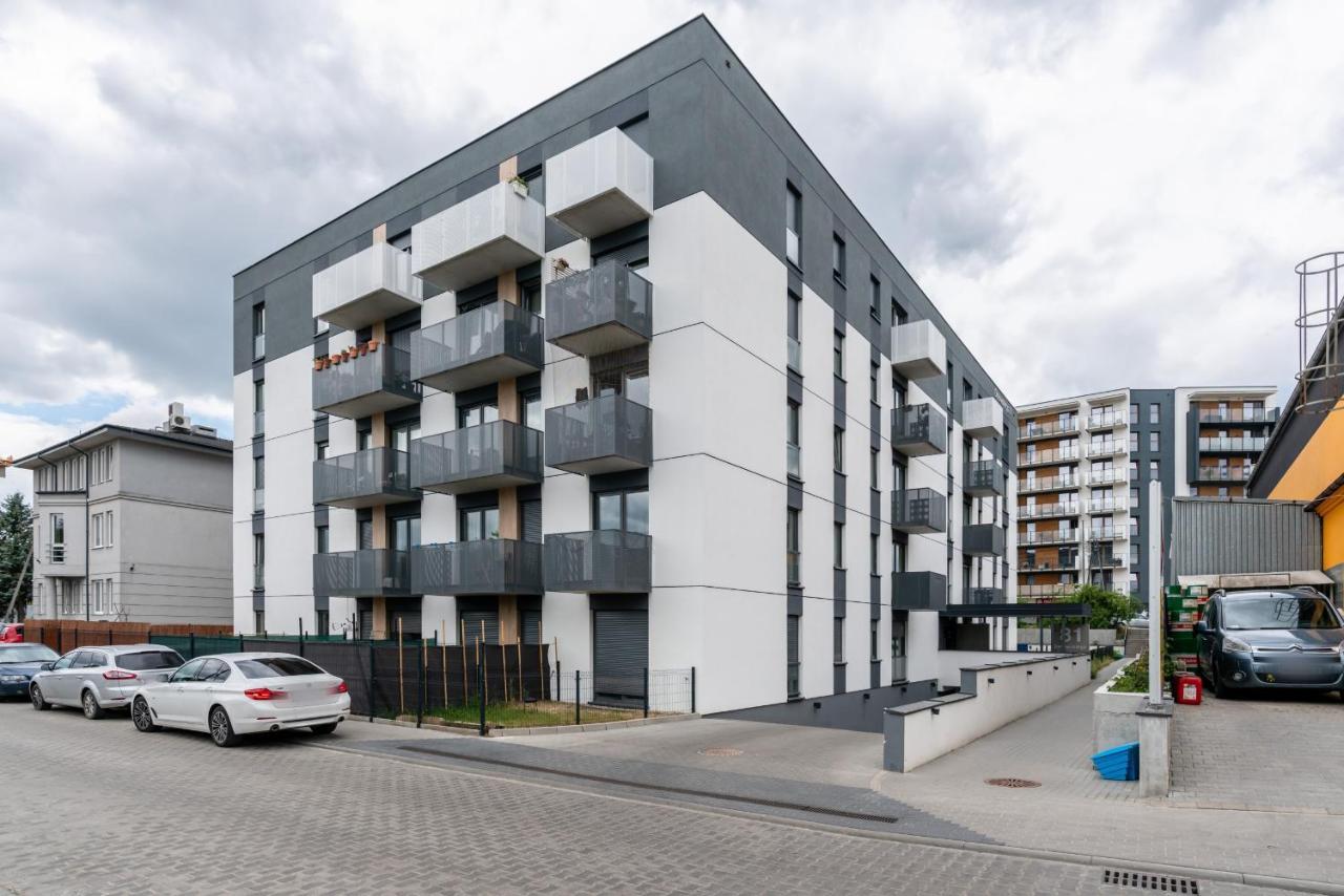 With Garden Dmowskiego 81 By Renters Apartment Posen